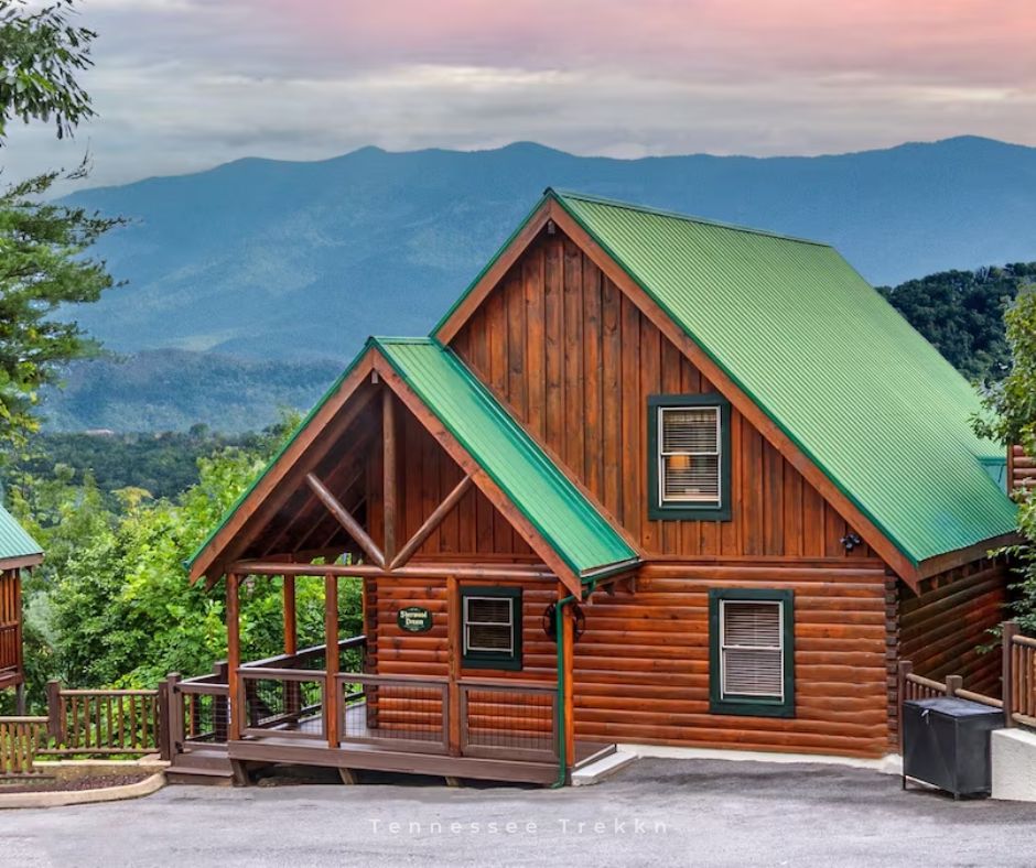 **Sherwood Dream**: Your cozy mountain retreat with breathtaking views of the Smokies!