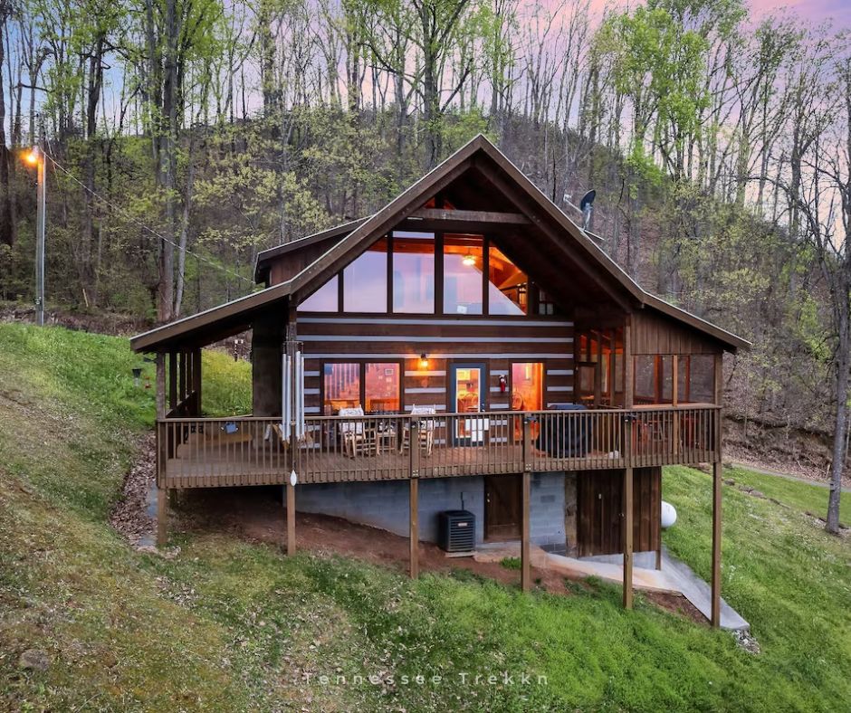 Private Custom Cabin: Your private getaway, offering incredible views and ultimate relaxation. Pigeon Forge Cabin Rental