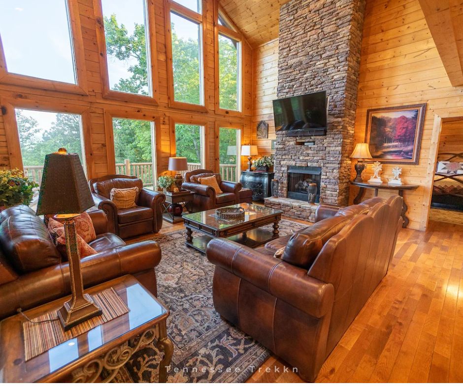 Pinnacle View Cabin: Relax by the fireplace and enjoy the views through the large windows.