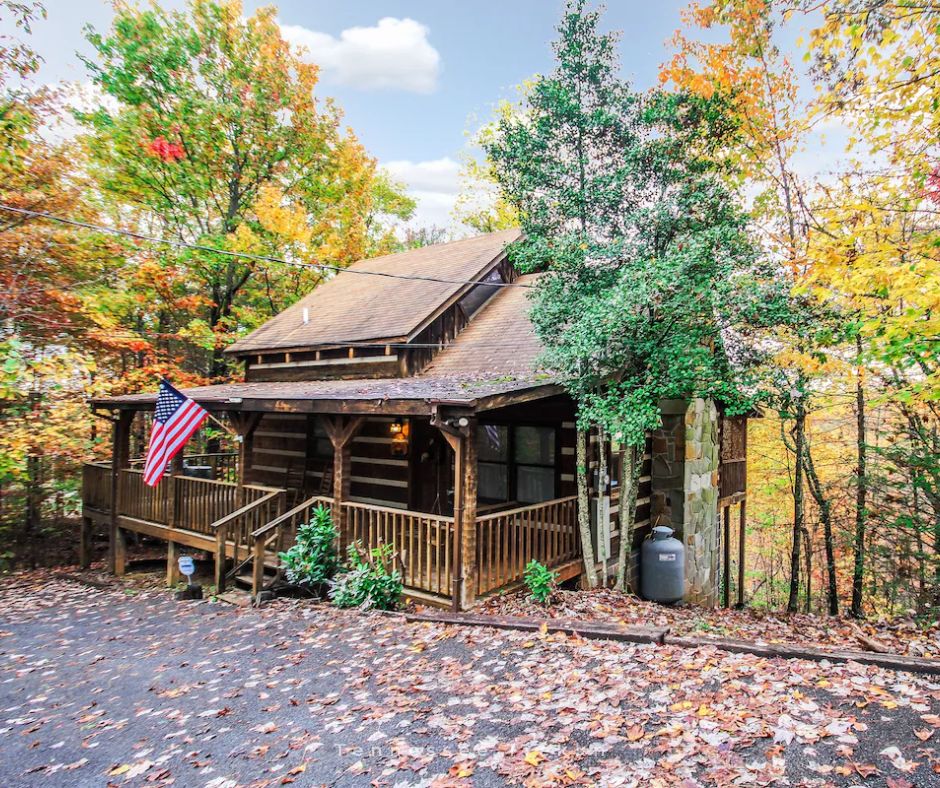 Smoky’s Mountain View Cabin: This peaceful cabin in the Smokies is certainly the perfect place to unwind and enjoy nature. 