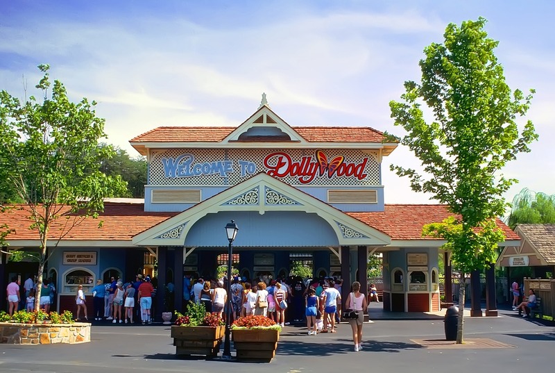 Dollywood entrance and ticket area