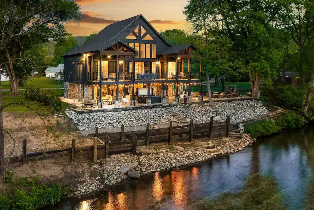 Exterior view of luxury riverfront cabin in Townsend Tennessee. 
