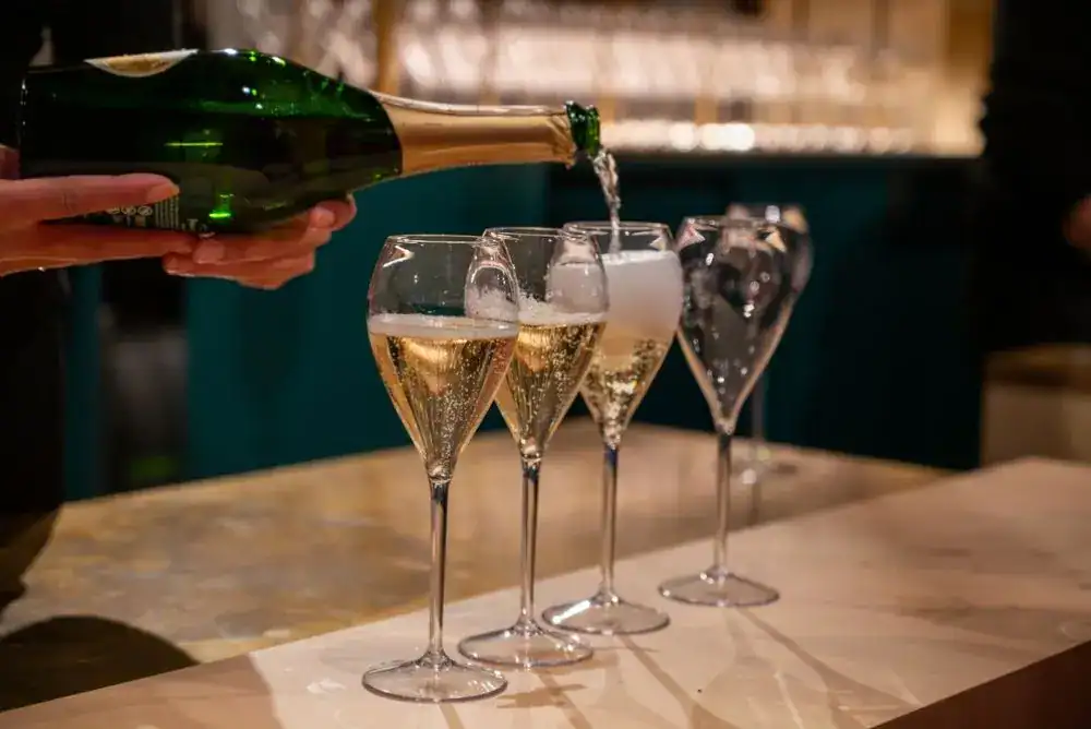 Sparking Tennessee wine being poured into stemmed glasses. 