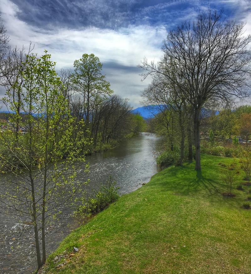 Creekside in Pigeon Forge,  Campground in the Smoky Mountains, Tennessee