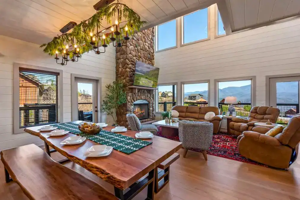 Large group Gatlinburg cabin with spacious living and dining area and mountain views