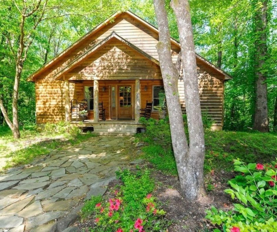 Dancing Bear Lodge; King Deluxe Cabin, Townsend, Tennessee, Cabin surrounded by trees with a beautiful rock path