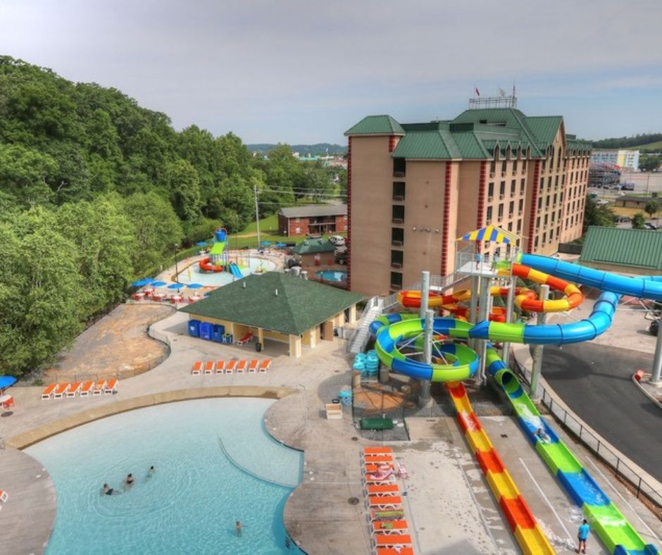 Pigeon Forge Hotel, Country Cascades Waterpark Resort, Hotel with amazing Waterpark area