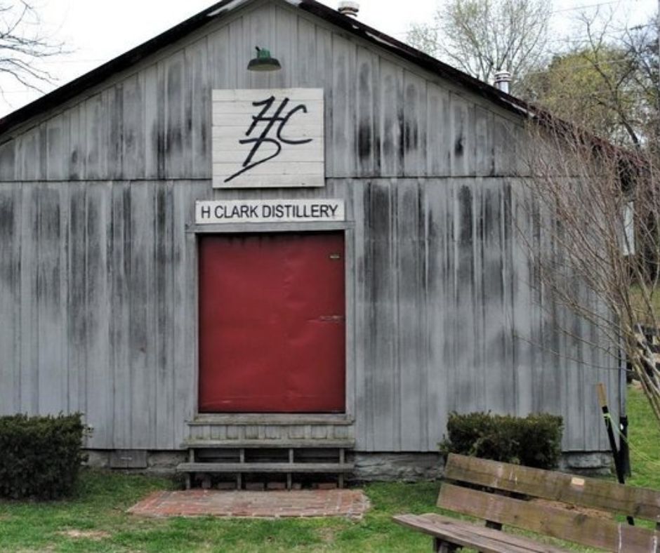 Photo of Buildig on the Craft Distillery Tour, Tennessee Whiskey Trail