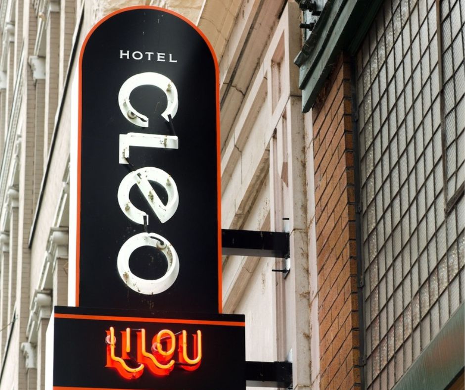 Knoxville Hotel: Hotel Cleo, sign