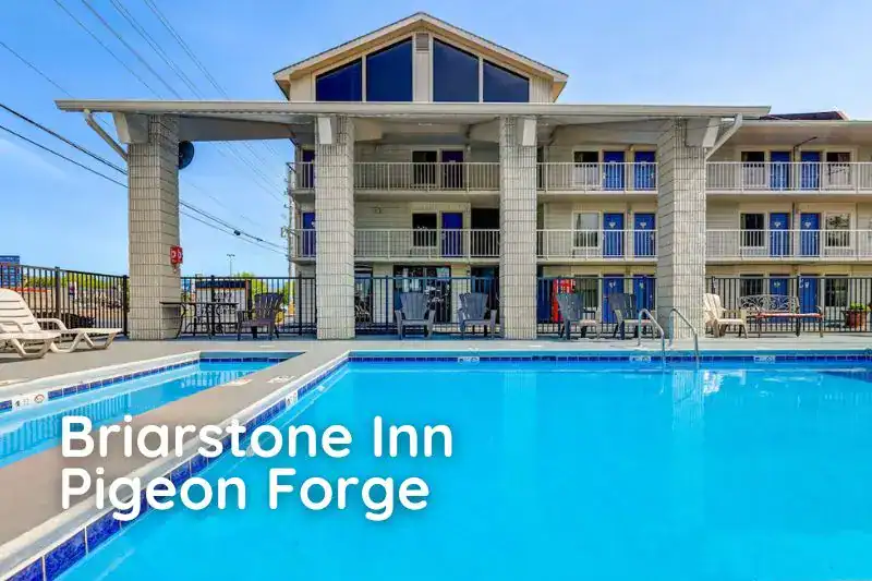 Cozy mountain view hotel along the Parkway with charming balcony rooms and easy access to top attractions.