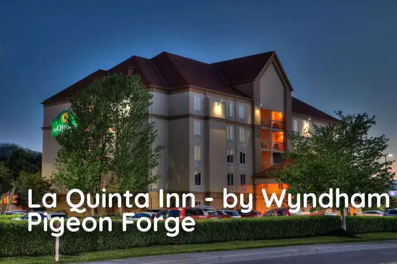 La Quinta Inn by Wyndham in Pigeon Forge, a budget-friendly hotel that welcomes pets and is close to top attractions.