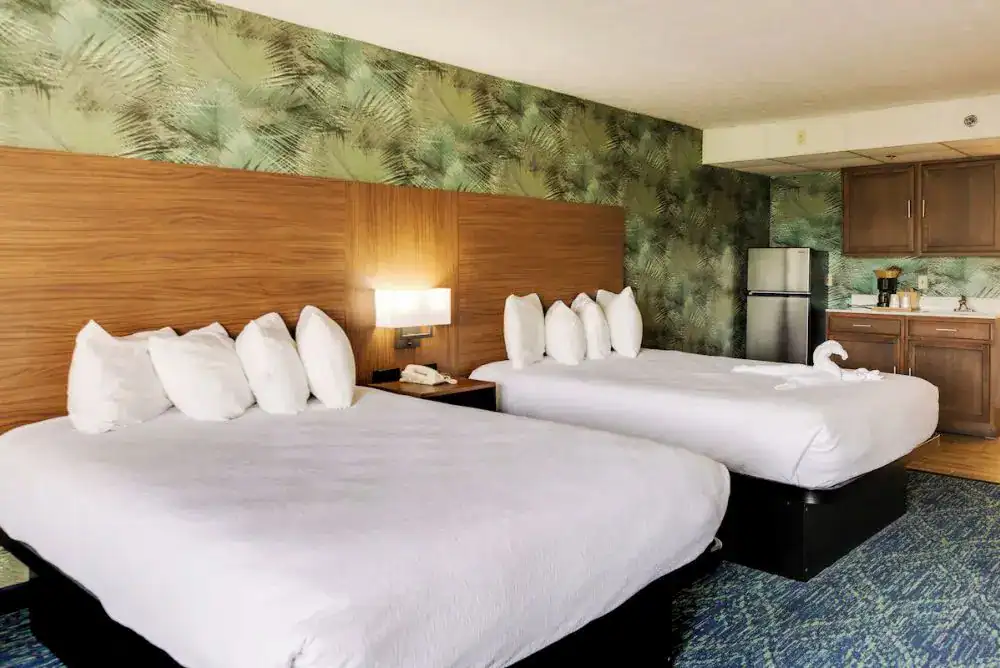 Two queen guest room with kitchenette at Park Grove Inn, a budget-friendly hotel in Pigeon Forge, Tennessee.