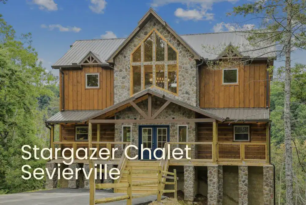 Luxury Smoky Mountain cabin in Sevierville with mountain views, ideal for stargazing and peaceful getaways

