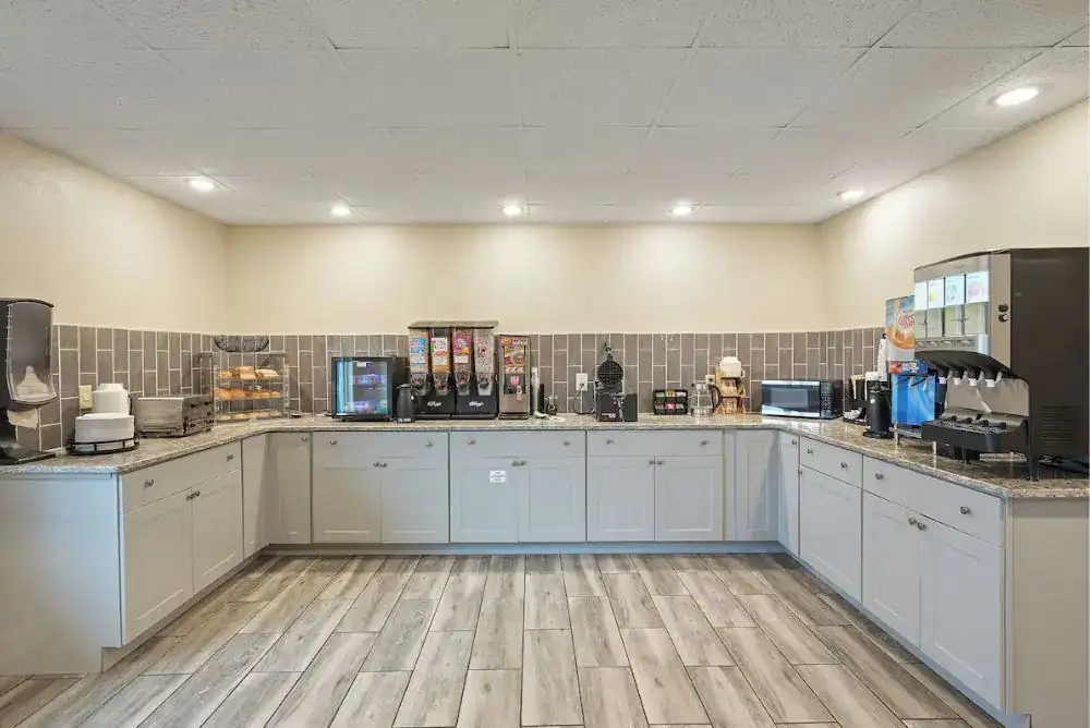 Free continental breakfast at Tremont Lodge & Resort in Townsend TN

