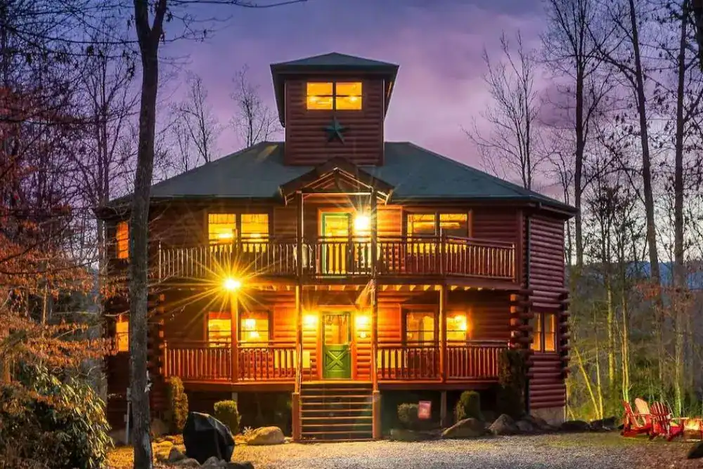 Cozy cabin in the Tennessee mountains, a great option for your Tennessee vacation—learn more in this Tennessee travel guide with tips to help you plan your trip.