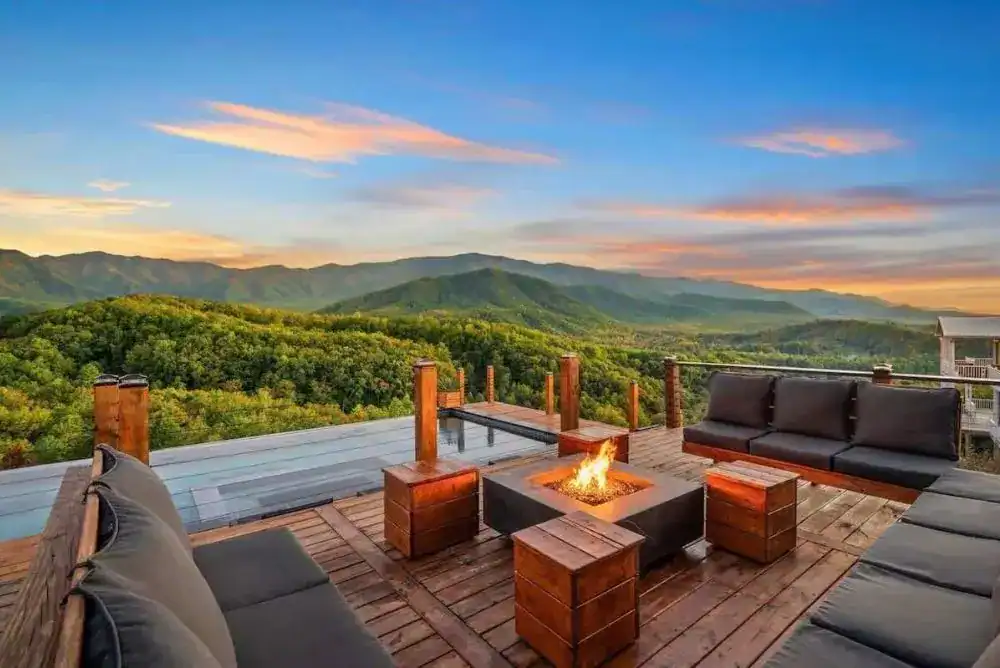 Mt. Sunshine cabin in the Smoky Mountains—secluded wood cabin rental with infinity pool.