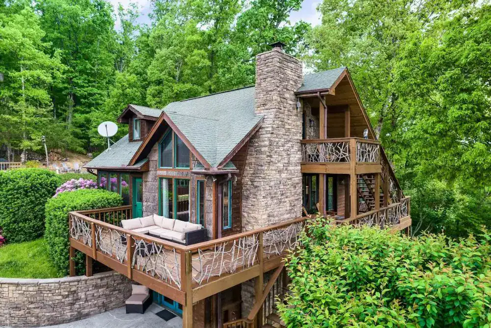 Hiker’s Dream cabin—secluded Smoky Mountain rental surrounded by trees and perfect for outdoor lovers.