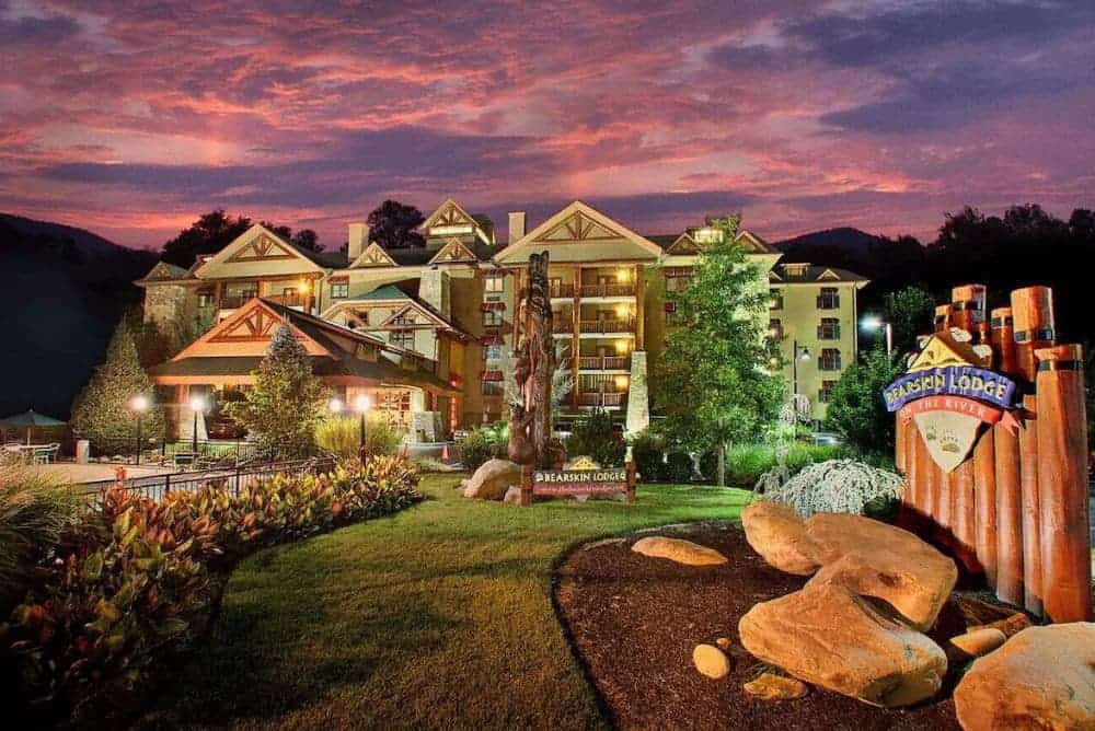 Cozy Smoky Mountain hotel with mountain views and modern amenities
