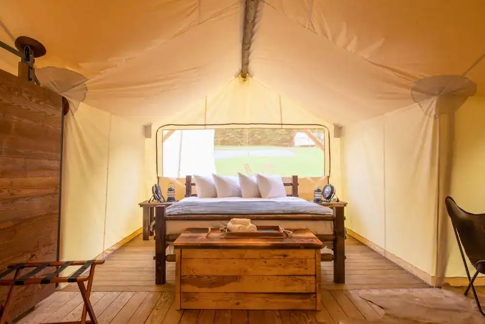 Suite Tent with king bed and private bathroom 