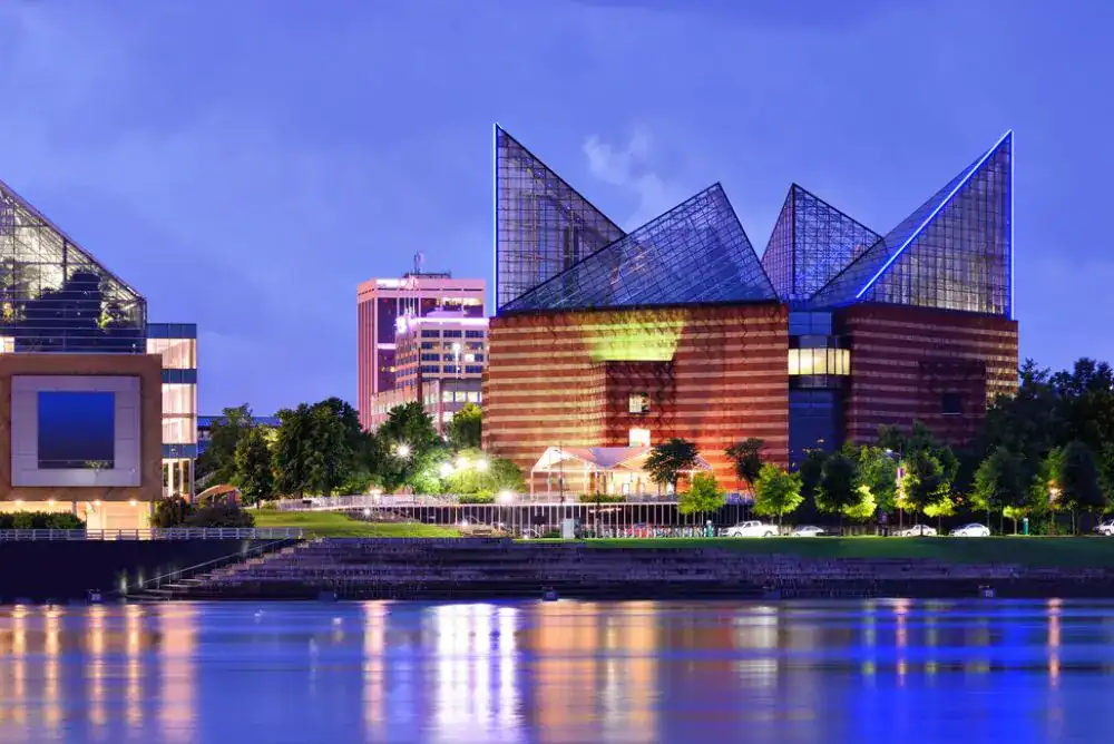 Tennessee Aquarium with downtown Chattanooga skyline and river view