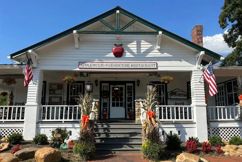 Applewood Farmhouse in Sevierville - Homestyle food at its best!