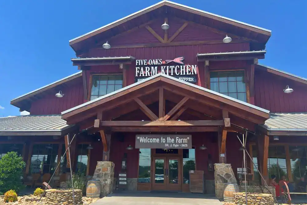 Five Oaks Farm Kitchen in Pigeon Forge, TN - amazing restaurant for southern food. 