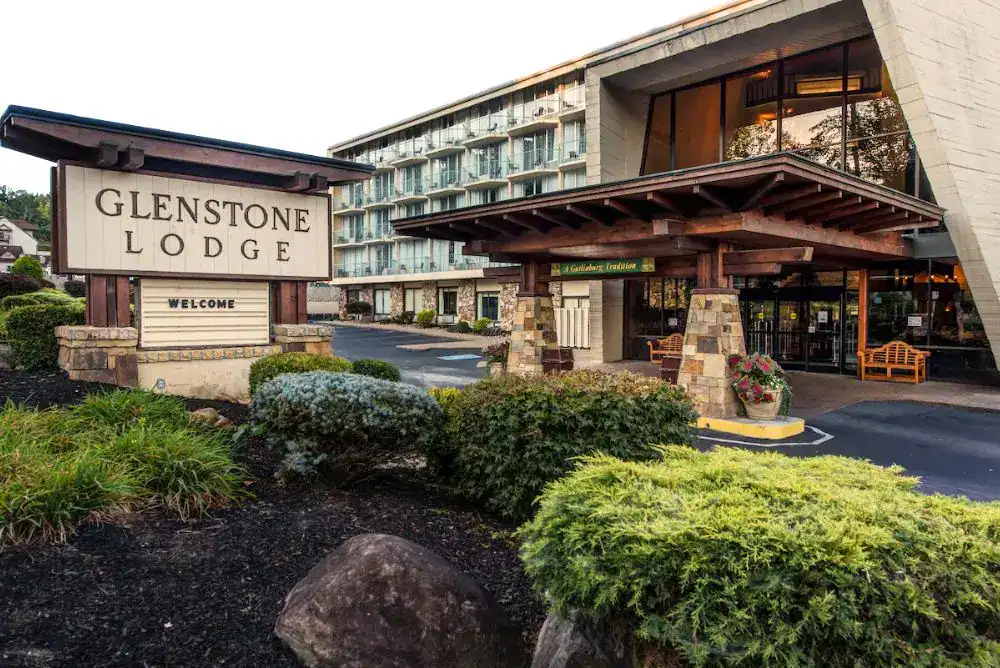 Glenstone Lodge Gatlinburg hotel close to downtown attractions