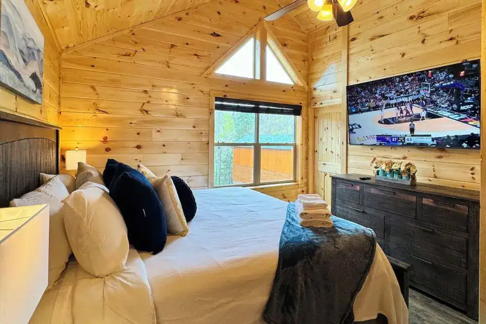 Cozy bedroom in a family-friendly cabin near Dollywood in the Smoky Mountains