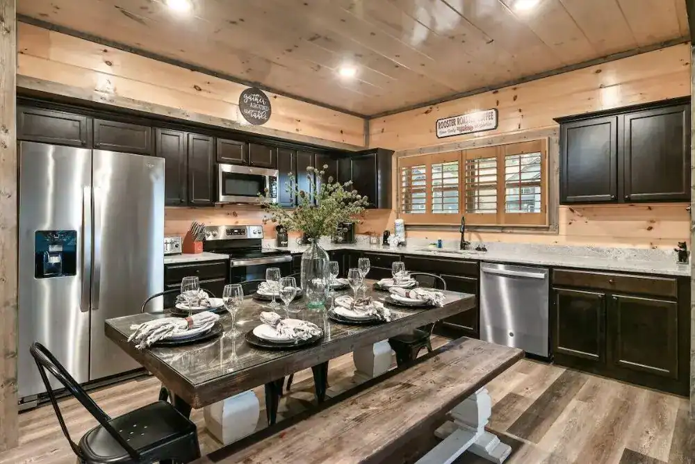 Resort-style cabin near Dollywood in the Smoky Mountains perfect for Christmas season.