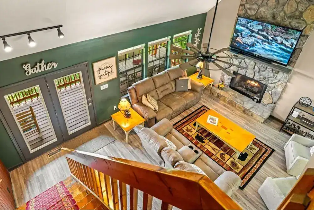 Budget friendly cabin perfect for Christmas getaway in the Smoky Mountains. 