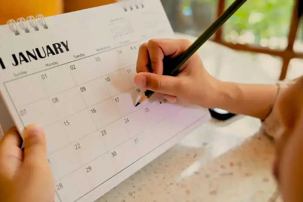 Calendar marking off days as part of a Tennessee travel guide with tips to help you decide how many days to plan for your Tennessee vacation.