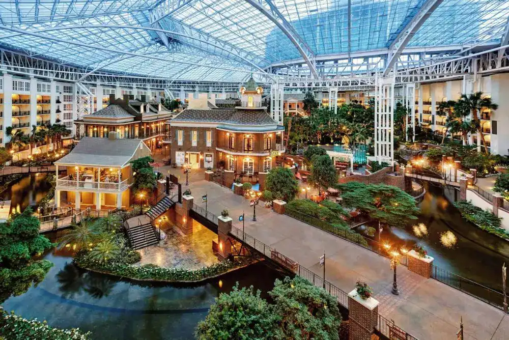Opryland Resort and Hotel - Fun place to stay in Naashville, TN. Great for travel fun any time of the year. 