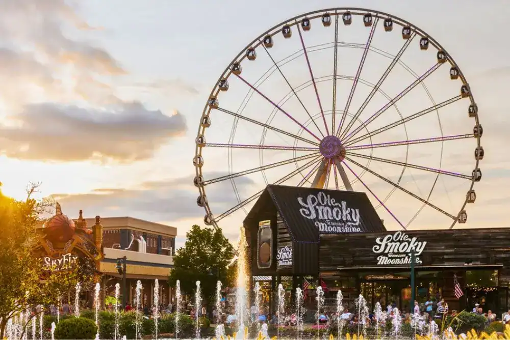 What to Expect at Ole Smoky
A visit to Ole Smoky is more than just a moonshine tasting — it's a whole little experience.
Tastings
You'll grab a spot at the bar where a friendly host walks you through the lineup. The Regular Tasting is $5 for several samples and a $5-off coupon toward a purchase. The Premium Tasting is $8 and adds a few extra pours, including some of their higher-proof favorites.
Live Music
Most days you'll find live music spilling out from the Holler in Gatlinburg, especially on weekends and during peak season. Bluegrass and country are the usual lineup, and the rocking chairs out front are some of the best people-watching seats in town.
Distillery Tours
If you want to peek behind the scenes, the Holler in Gatlinburg offers daily Behind the Scenes tours where you'll see the stills in action and get a 13-sample tasting at the end. Reservations are recommended, especially during busy seasons.
Shopping & Souvenirs
The shops are stocked with mason jars in every flavor, moonshine-soaked cherries and pickles, mini sampler packs, and Ole Smoky merch. They also carry a few exclusive flavors you won't find at your local liquor store, so it's worth picking up a jar or two while you're there.