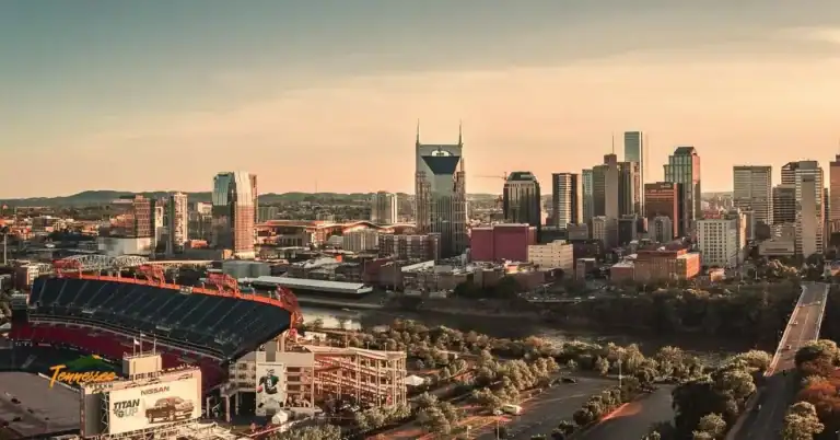 Downtown Nashville TN: Experience top guided tours from whiskey to walking food tours - amazing things to do for you trip!