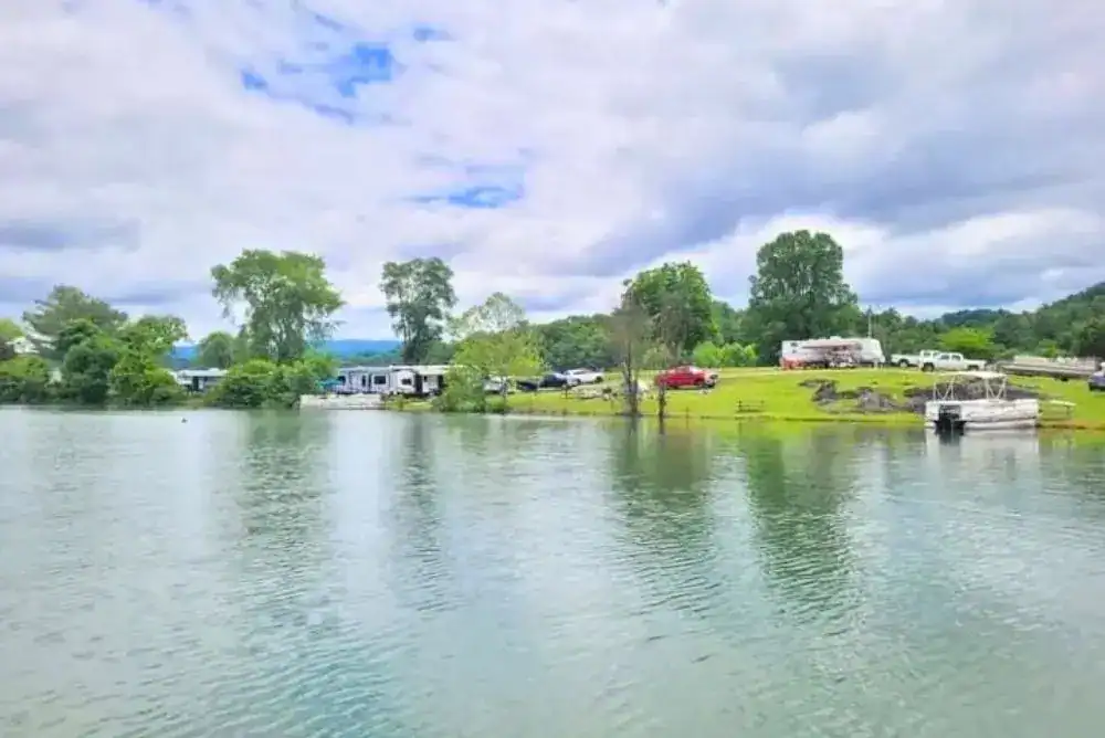 Observation Knob Park - waterfront camping in TN
