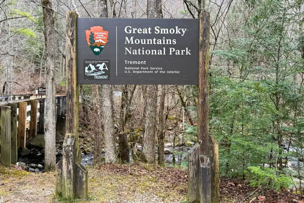 great smoky mountains national park sign to Tremont. 